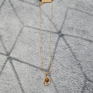 Elegant Gold Pendant Necklace